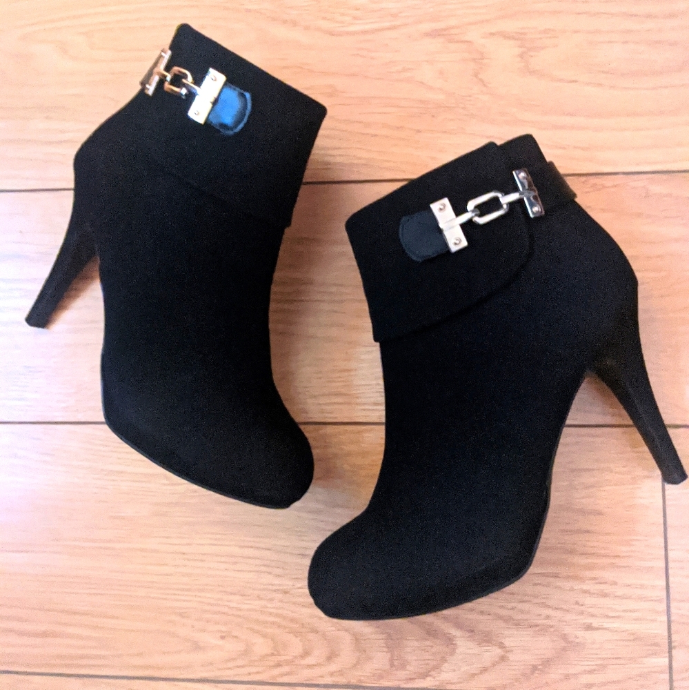 Black boots BOGO 💥